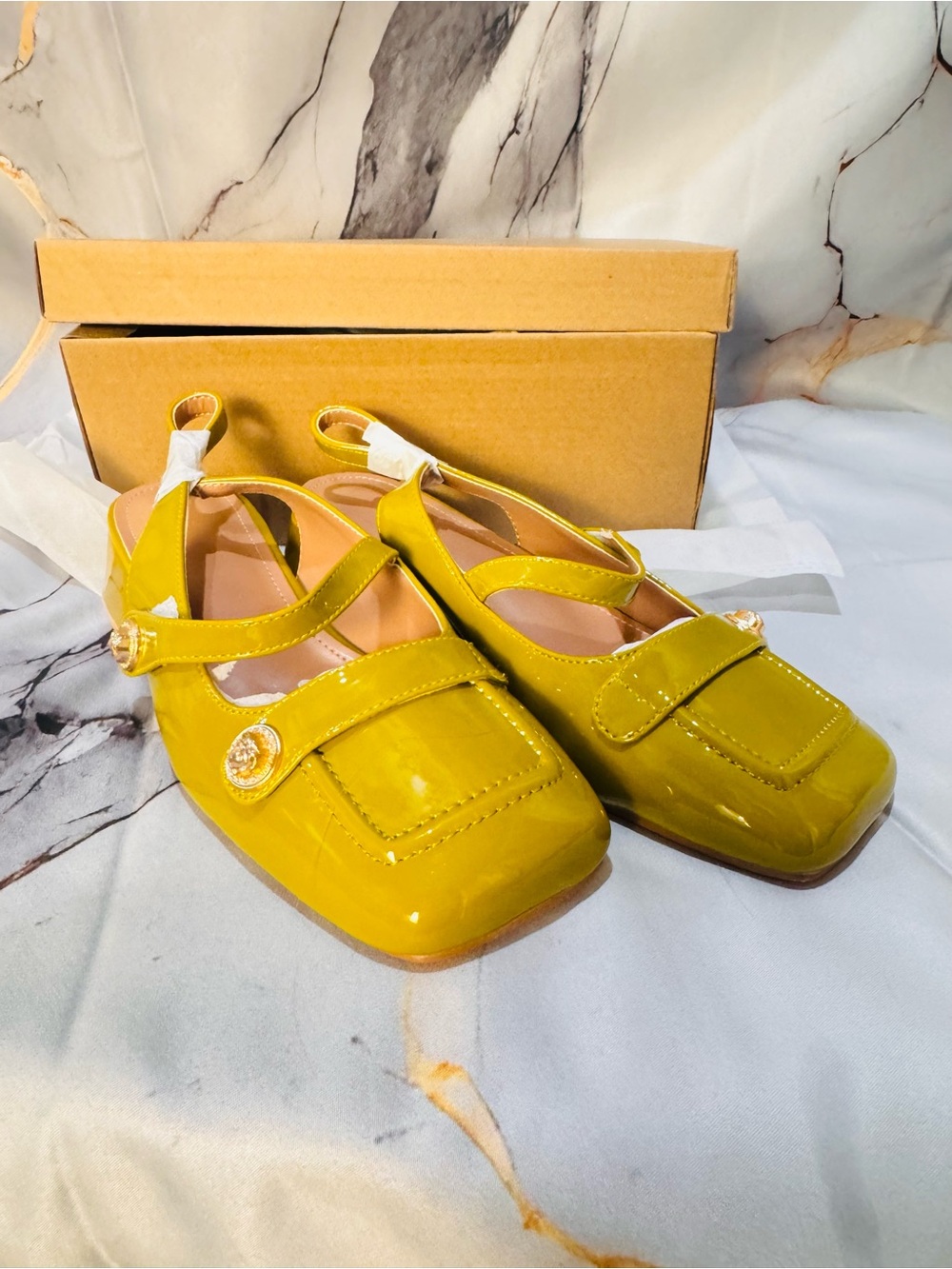 Ladies Patent Mary Jane Flats in Greenish Yellow size 7